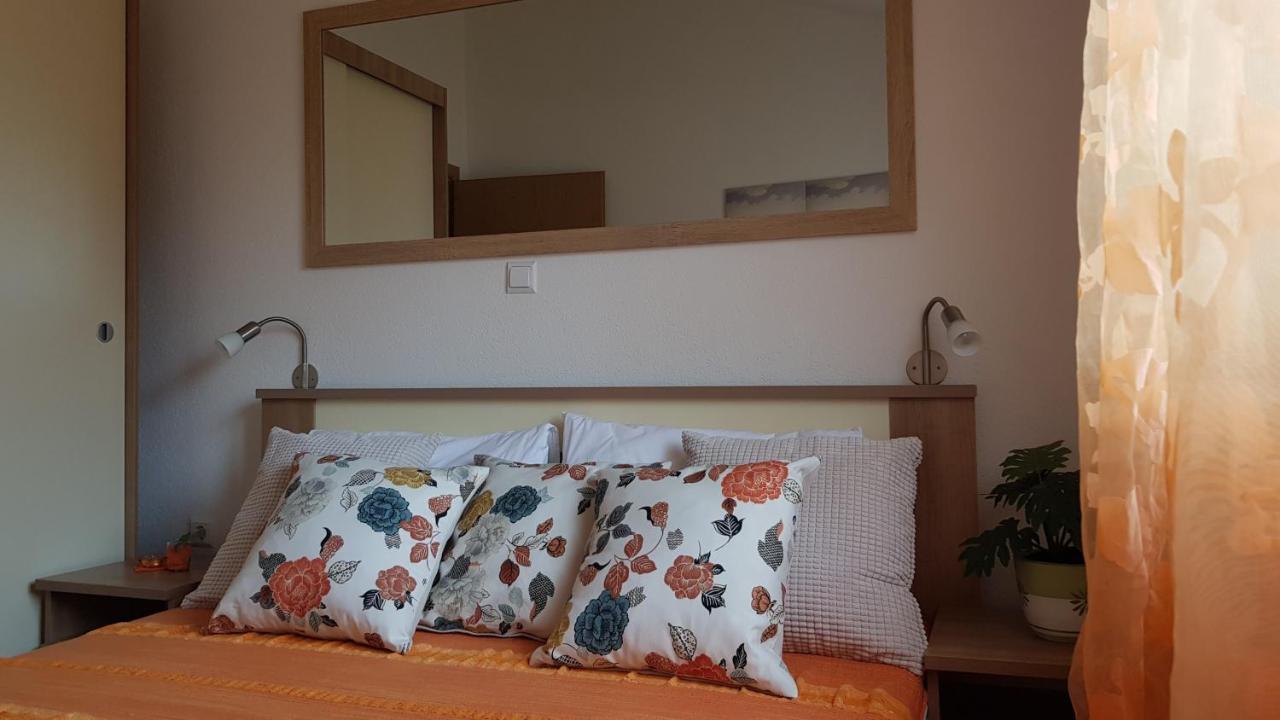 Apartmani Villa Lilliana Tribunj  Exterior photo