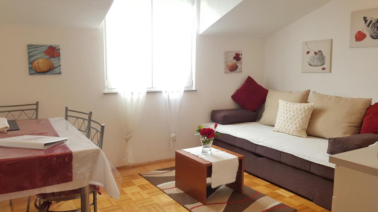 Apartmani Villa Lilliana Tribunj  Exterior photo
