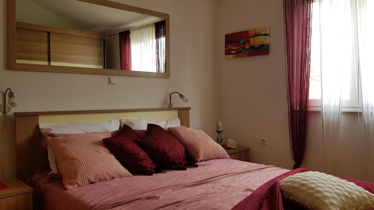 Apartmani Villa Lilliana Tribunj  Exterior photo
