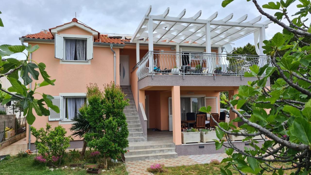 Apartmani Villa Lilliana Tribunj  Exterior photo