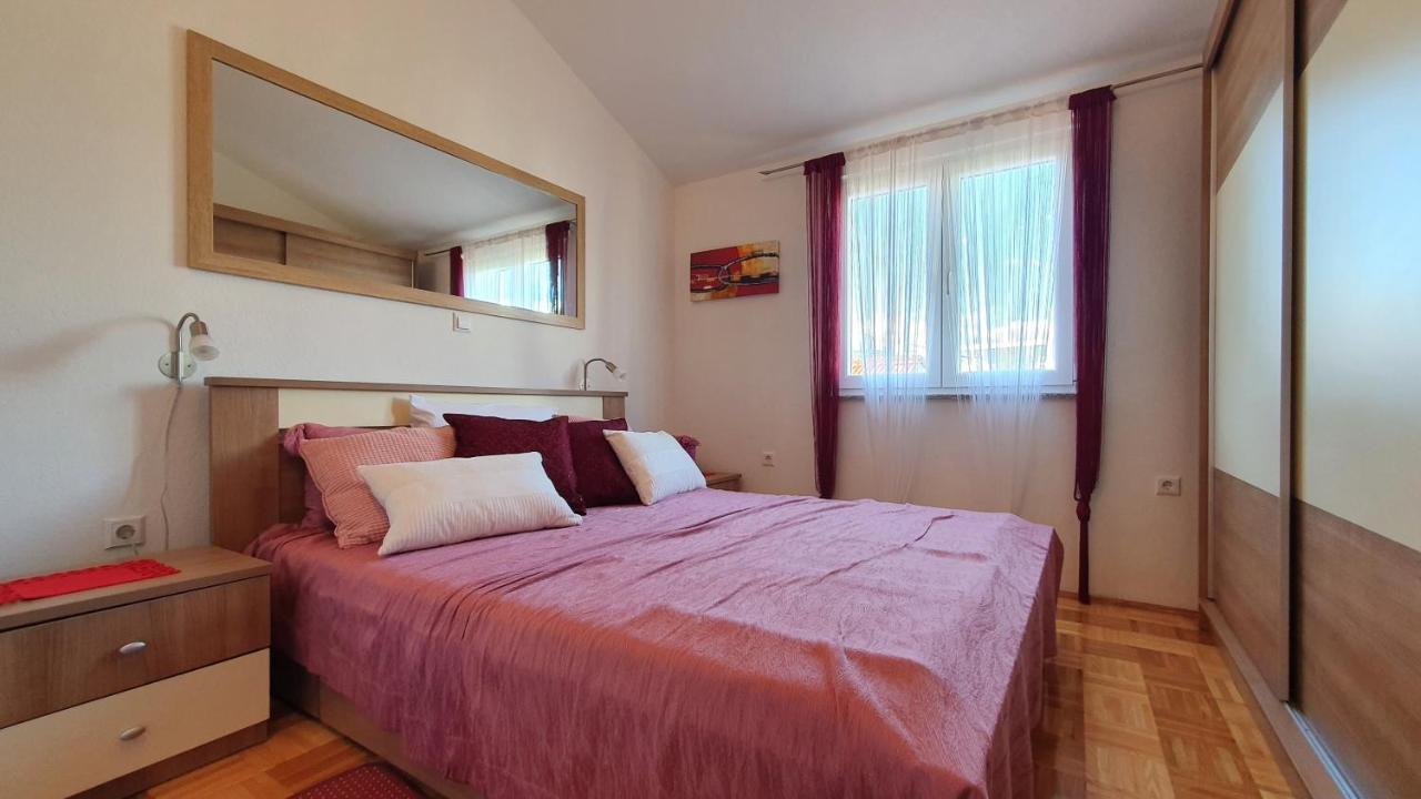 Apartmani Villa Lilliana Tribunj  Exterior photo
