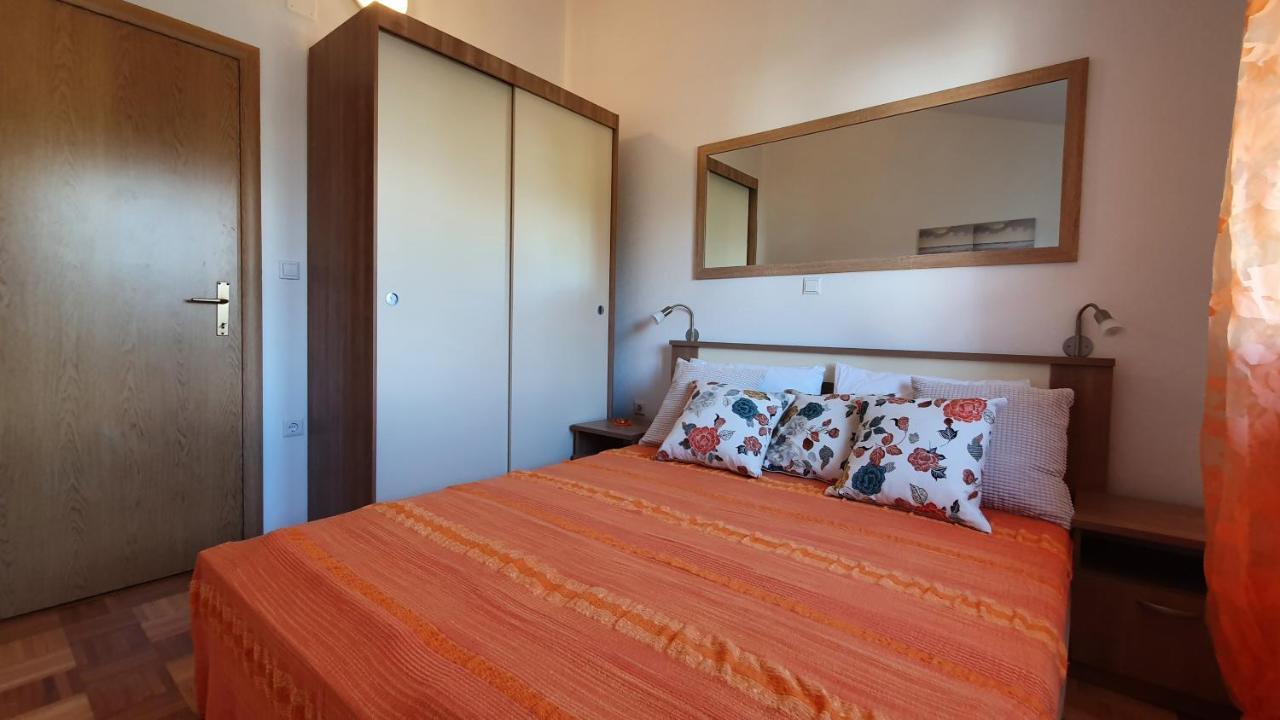 Apartmani Villa Lilliana Tribunj  Exterior photo
