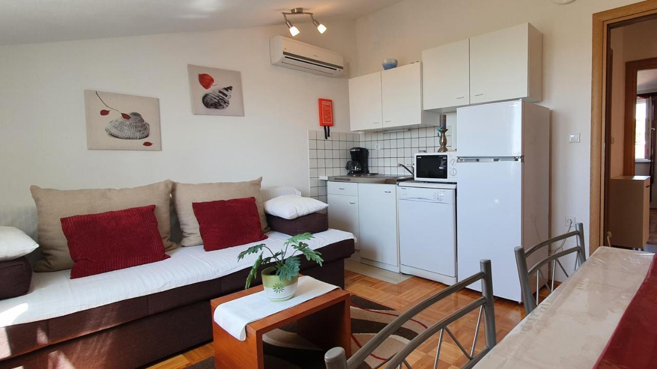 Apartmani Villa Lilliana Tribunj  Exterior photo
