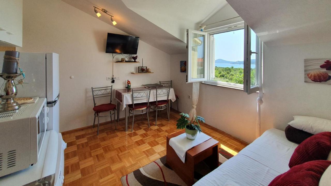 Apartmani Villa Lilliana Tribunj  Exterior photo