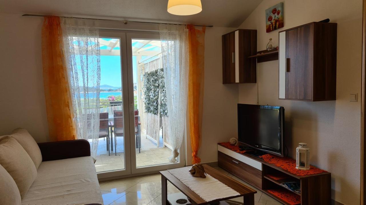 Apartmani Villa Lilliana Tribunj  Exterior photo