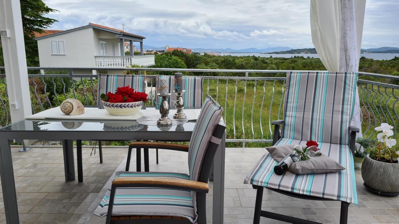 Apartmani Villa Lilliana Tribunj  Exterior photo