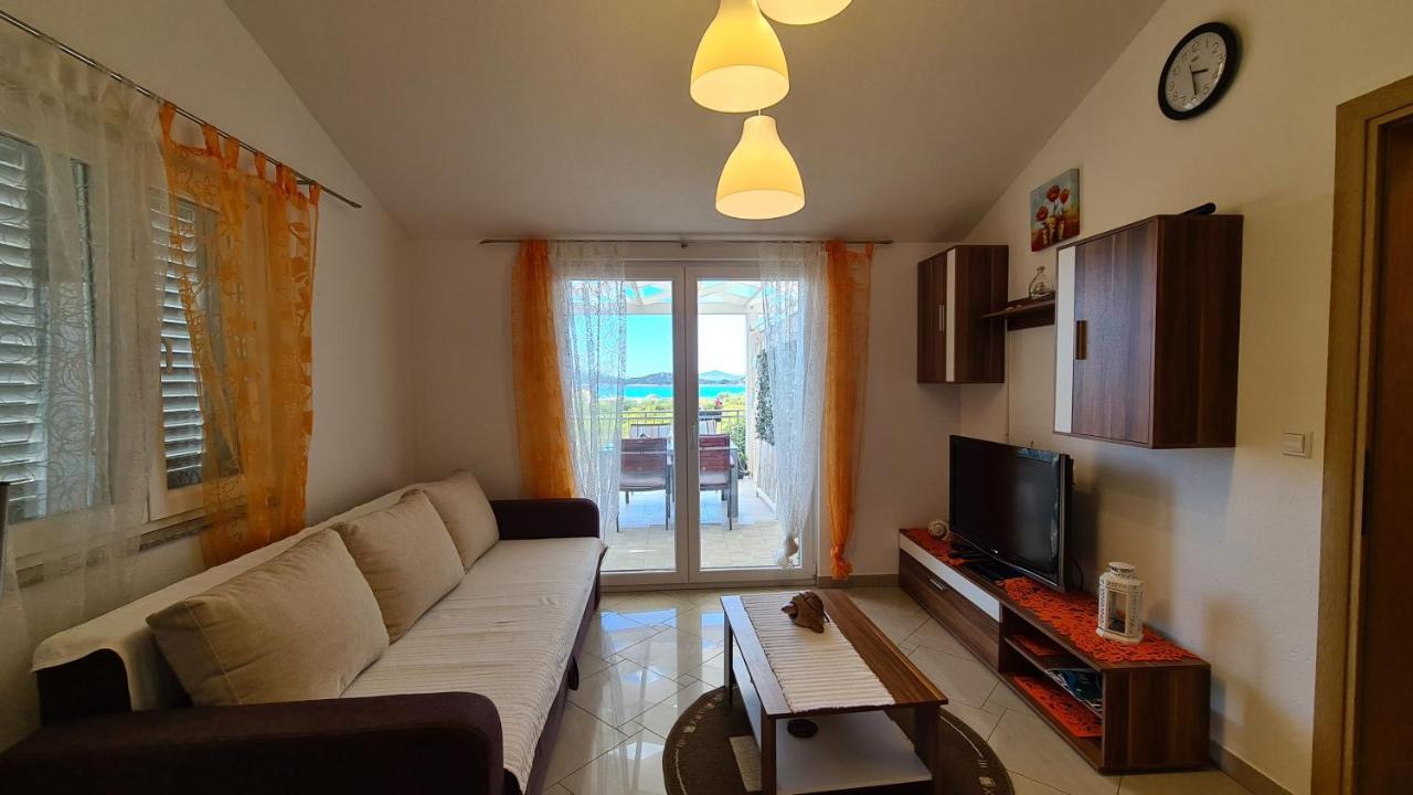 Apartmani Villa Lilliana Tribunj  Exterior photo