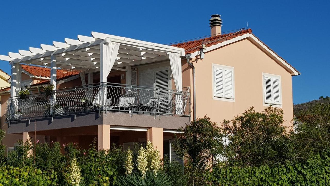 Apartmani Villa Lilliana Tribunj  Exterior photo