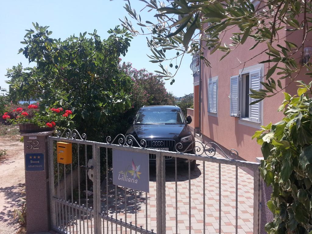 Apartmani Villa Lilliana Tribunj  Exterior photo